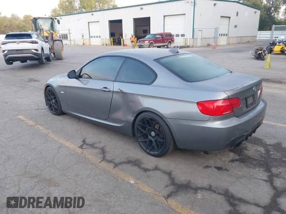 2012 BMW 3 Series 335i с VIN WBAKG7C58CE803387, выставлен на аукционе IAAI как лот 43438973 с пробегом 129 264 миль миль и . История ставок и продаж доступна на DreamBid. Изображение 3.