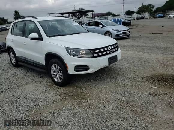 2015 Volkswagen Tiguan S с VIN WVGAV7AX4FW584138, выставлен на аукционе Copart как лот 86302235 с пробегом 52 599 миль миль и Списание • Salvage title. История ставок и продаж доступна на DreamBid. Изображение 14.