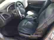 2014 Chrysler 200 Touring z VIN 1C3CCBBG0EN145046, wystawiony jako Copart lot #80899435 z przebiegiem 107 321 mil mil oraz Czysty tytuł • Clean title. Historia ofert i sprzedaży dostępna na DreamBid. Obrazek 7.