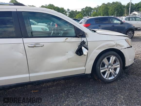 2013 Dodge Journey Crew with VIN 3C4PDDDG9DT685464, listed as a IAAI auction lot 42641982 with 155,901 mi miles and . Bid and sale history available at DreamBid. Image 18.