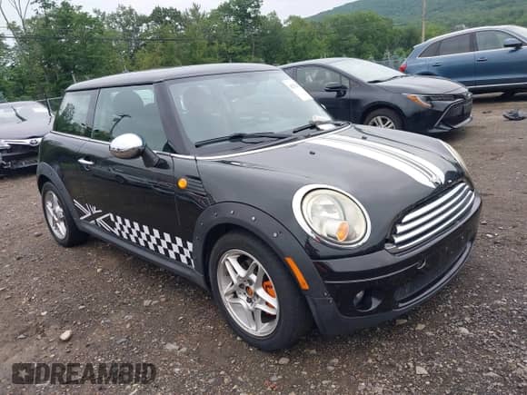 2009 MINI Hardtop with VIN WMWMF33539TW76329, listed as a IAAI auction lot 42512079 with 94,865 mi miles and . Bid and sale history available at DreamBid. Image 1.