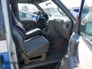 2000 Chevrolet Astro z VIN 1GNDM19W6YB157414, wystawiony jako IAAI lot #42932952 z przebiegiem 121 214 mil mil oraz . Historia ofert i sprzedaży dostępna na DreamBid. Obrazek 5.