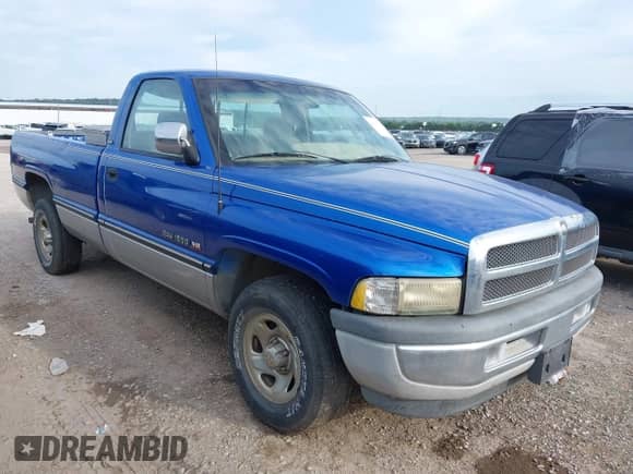 1994 Dodge 1500 z VIN 1B7HC16YXRS728570, wystawiony jako IAAI lot #42637315 z przebiegiem 104 904 mil mil oraz . Historia ofert i sprzedaży dostępna na DreamBid. Obrazek 1.