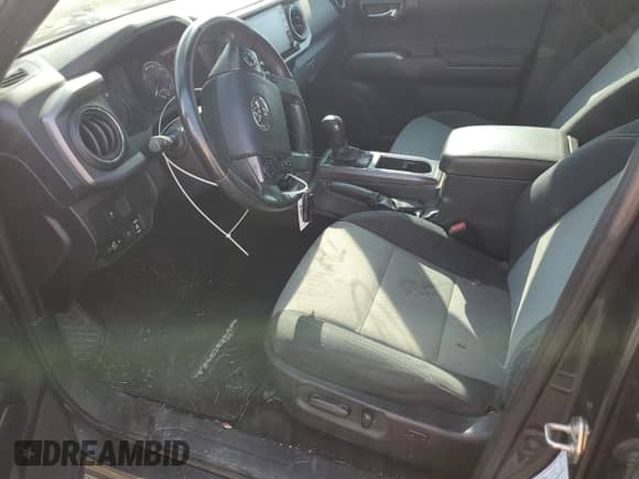 2020 Toyota Tacoma SR5 с VIN 3TMAZ5CN0LM118016, выставлен на аукционе Copart как лот 80166295 с пробегом 82 935 миль миль и Списание • Salvage title. История ставок и продаж доступна на DreamBid. Изображение 7.