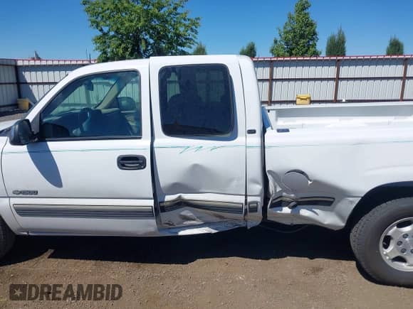 2002 Chevrolet Silverado 1500 LS with VIN 1GCEC19T22Z114628, listed as a IAAI auction lot 42391345 with 175,385 mi miles and . Bid and sale history available at DreamBid. Image 6.