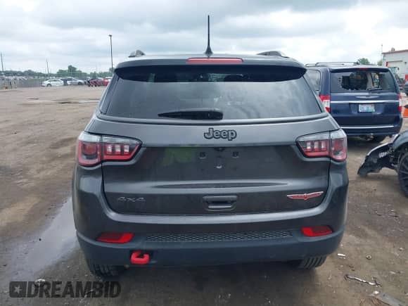 2019 Jeep Compass Trailhawk z VIN 3C4NJDDB8KT722053, wystawiony jako IAAI lot #42634252 z przebiegiem 69 628 mil mil oraz . Historia ofert i sprzedaży dostępna na DreamBid. Obrazek 16.
