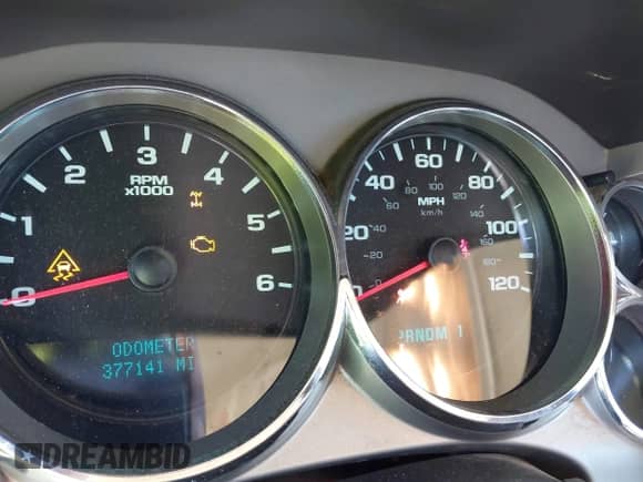 2011 Chevrolet Silverado 2500HD Work Truck z VIN 1GC1KVCG6BF233062, wystawiony jako IAAI lot #42886358 z przebiegiem 377 141 mil mil oraz . Historia ofert i sprzedaży dostępna na DreamBid. Obrazek 7.