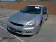 2007 Honda Accord VP с VIN JHMCM56137C006204, выставлен на аукционе IAAI как лот 43105342 с пробегом 277 322 миль миль и . История ставок и продаж доступна на DreamBid. Изображение 2.