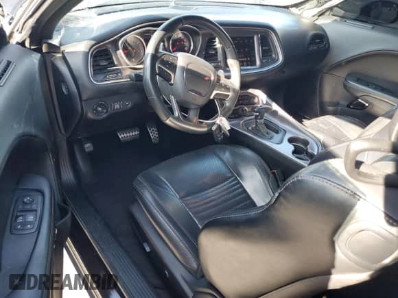 2018 Dodge Challenger R/T Scat Pack z VIN 2C3CDZFJ5JH128189, wystawiony jako Copart lot #62534385 z przebiegiem 41 672 mil mil oraz Szkoda całkowita • Salvage title. Historia ofert i sprzedaży dostępna na DreamBid. Obrazek 8.