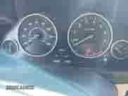 2013 BMW 3 Series 328i xDrive z VIN WBA3B3G54DNR80235, wystawiony jako IAAI lot #42105883 z przebiegiem 144 023 mil mil oraz . Historia ofert i sprzedaży dostępna na DreamBid. Obrazek 7.