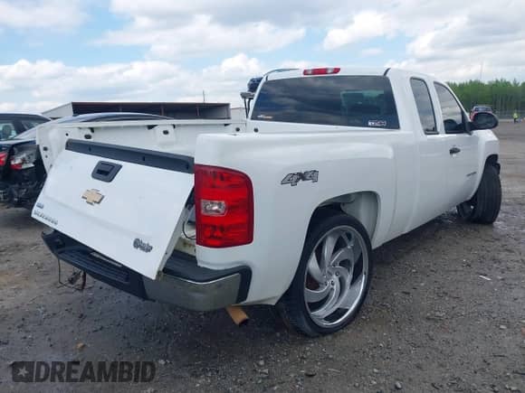 2010 Chevrolet Silverado 1500 Work Truck with VIN 1GCSKPEA6AZ132626, listed as a IAAI auction lot 41955151 with 231,694 mi miles and . Bid and sale history available at DreamBid. Image 4.