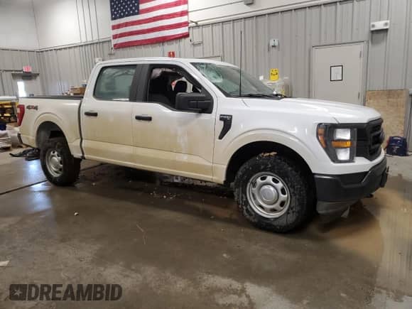 2023 Ford F-150 XL z VIN 1FTFW1E51PKF82014, wystawiony jako Copart lot #67215675 z przebiegiem Nie podano mil oraz Szkoda całkowita • Salvage title. Historia ofert i sprzedaży dostępna na DreamBid. Obrazek 4.