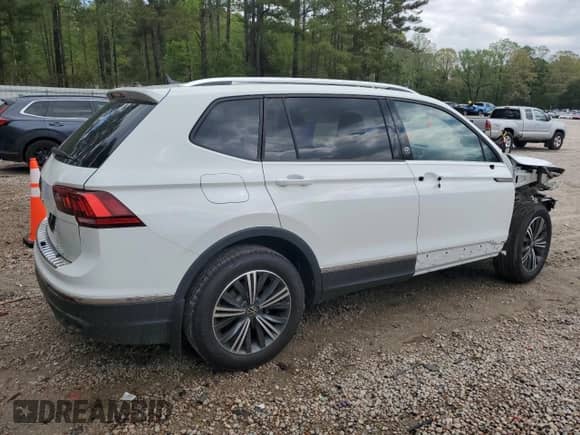 2024 Volkswagen Tiguan z VIN 3VVTB7AX3RM233619, wystawiony jako Copart lot #51043355 z przebiegiem 1 002 mil mil oraz Szkoda całkowita • Salvage title. Historia ofert i sprzedaży dostępna na DreamBid. Obrazek 3.