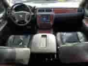 2009 Chevrolet Suburban LTZ z VIN 1GNFK36309R243475, wystawiony jako Copart lot #90379995 z przebiegiem 168 390 mil mil oraz Szkoda całkowita • Salvage title. Historia ofert i sprzedaży dostępna na DreamBid. Obrazek 8.