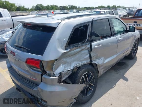 2019 Jeep Grand Cherokee Trailhawk z VIN 1C4RJFLG3KC771909, wystawiony jako IAAI lot #42045267 z przebiegiem 108 084 mil mil oraz . Historia ofert i sprzedaży dostępna na DreamBid. Obrazek 4.