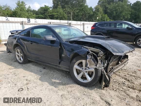 2006 Ford Mustang GT Deluxe z VIN 1ZVHT82H865148692, wystawiony jako Copart lot #67680825 z przebiegiem 227 694 mil mil oraz Szkoda całkowita • Salvage title. Historia ofert i sprzedaży dostępna na DreamBid. Obrazek 4.