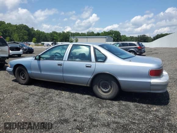 1995 Chevrolet Caprice with VIN 1G1BL52P8SR191830, listed as a Copart auction lot 64043925 with 154,320 mi miles and Clean title. Bid and sale history available at DreamBid. Image 2.