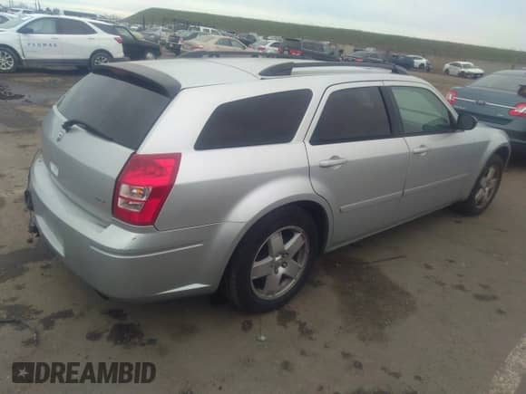 2005 Dodge Magnum SXT with VIN 2D8GZ48V65H538461, listed as a IAAI auction lot 36155852 with Not provided miles and . Bid and sale history available at DreamBid. Image 4.