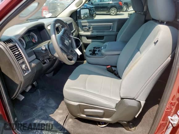 2019 Ram 1500 Express z VIN 3C6JR6AT9KG507622, wystawiony jako Copart lot #70556695 z przebiegiem 49 407 mil mil oraz Szkoda całkowita • Salvage title. Historia ofert i sprzedaży dostępna na DreamBid. Obrazek 7.