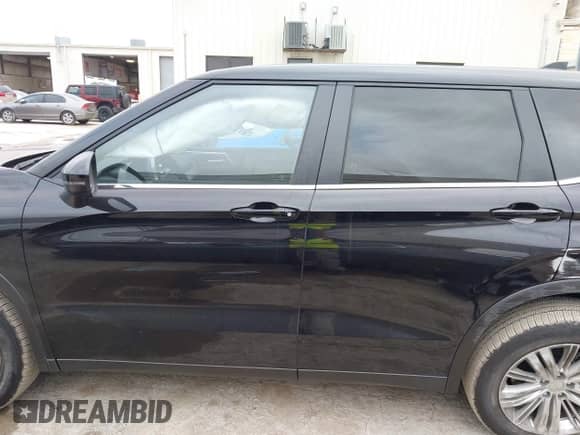 2024 Mitsubishi Outlander ES with VIN JA4J3UA87RZ073473, listed as a IAAI auction lot 42146365 with 8,600 mi miles and . Bid and sale history available at DreamBid. Image 14.