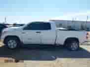 2018 Toyota Tundra SR с VIN 5TFUW5F18JX747478, выставлен на аукционе IAAI как лот 42315962 с пробегом 72 271 миль миль и . История ставок и продаж доступна на DreamBid. Изображение 14.