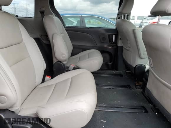 2020 Toyota Sienna XLE z VIN 5TDDZ3DC3LS243509, wystawiony jako Copart lot #69096265 z przebiegiem 63 477 mil mil oraz Szkoda całkowita • Salvage title. Historia ofert i sprzedaży dostępna na DreamBid. Obrazek 11.