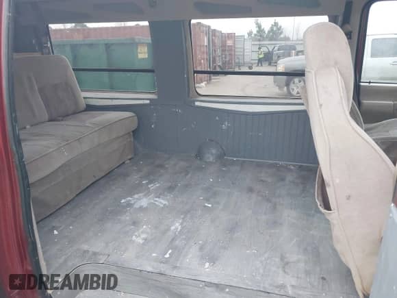 1999 Ford Econoline Cargo с VIN 1FDRE14W0XHB06565, выставлен на аукционе IAAI как лот 41496511 с пробегом 165 268 миль миль и . История ставок и продаж доступна на DreamBid. Изображение 8.