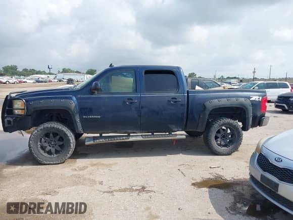 2008 Chevrolet Silverado 1500 LTZ with VIN 2GCEK133881111214, listed as a IAAI auction lot 41986926 with 215,979 mi miles and . Bid and sale history available at DreamBid. Image 14.