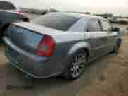 2006 Chrysler 300 C SRT-8 z VIN 2C3LA73W66H426657, wystawiony jako Copart lot #59043365 z przebiegiem 159 188 mil mil oraz Szkoda całkowita • Salvage title. Historia ofert i sprzedaży dostępna na DreamBid. Obrazek 3.