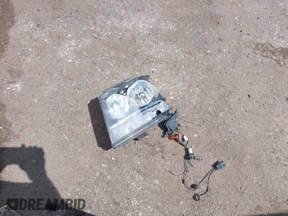 2010 Chevrolet Suburban LT z VIN 1GNUCJE08AR133987, wystawiony jako IAAI lot #42413997 z przebiegiem 268 401 mil mil oraz . Historia ofert i sprzedaży dostępna na DreamBid. Obrazek 12.