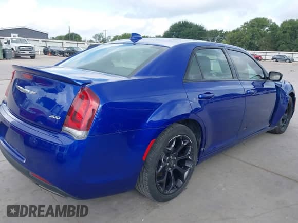 2019 Chrysler 300 Touring с VIN 2C3CCAAG3KH733183, выставлен на аукционе IAAI как лот 42735570 с пробегом 110 170 миль миль и . История ставок и продаж доступна на DreamBid. Изображение 4.