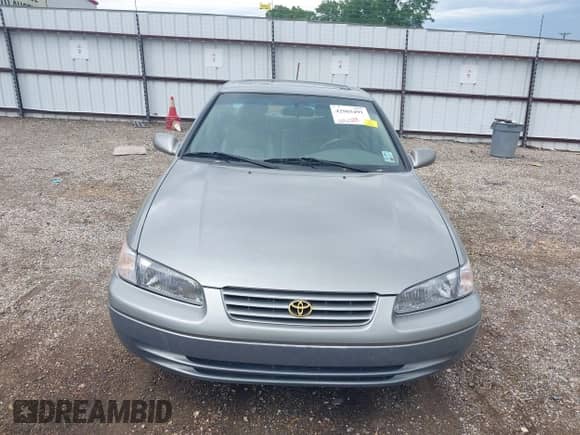1997 Toyota Camry LE z VIN 4T1BF22K8VU011101, wystawiony jako IAAI lot #42065491 z przebiegiem 206 388 mil mil oraz . Historia ofert i sprzedaży dostępna na DreamBid. Obrazek 6.