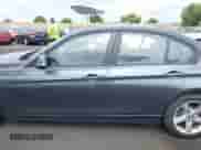 2015 BMW 3 Series 328i z VIN WBA3C1C51FK123138, wystawiony jako IAAI lot #43260210 z przebiegiem 128 848 mil mil oraz . Historia ofert i sprzedaży dostępna na DreamBid. Obrazek 14.