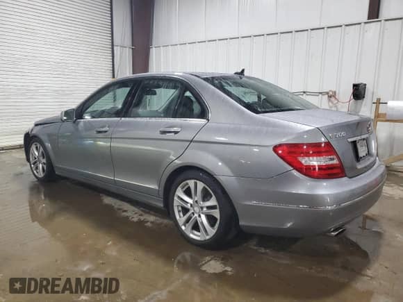 2012 Mercedes-Benz C 300 Sport с VIN WDDGF8BB9CA630890, выставлен на аукционе Copart как лот 90473975 с пробегом 155 290 миль миль и Списание • Salvage title. История ставок и продаж доступна на DreamBid. Изображение 2.