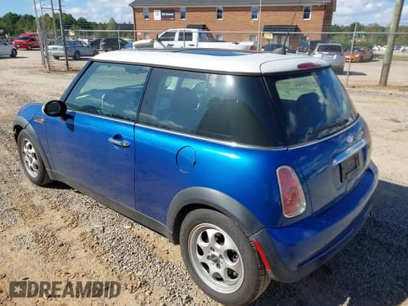 2005 MINI Hardtop с VIN WMWRC335X5TK61260, выставлен на аукционе IAAI как лот 43364075 с пробегом 64 999 миль миль и . История ставок и продаж доступна на DreamBid. Изображение 3.