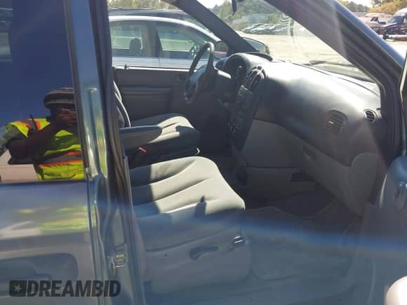 2004 Dodge Caravan SE with VIN 1D4GP24R14B556751, listed as a IAAI auction lot 37823084 with 183,910 mi miles and . Bid and sale history available at DreamBid. Image 5.