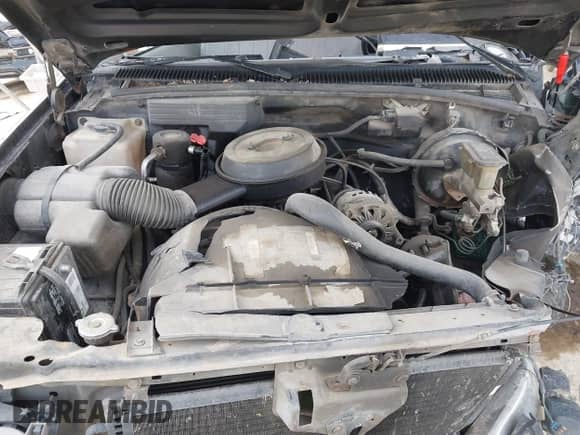 1994 GMC Sierra 1500 z VIN 1GTDC14Z7RZ548920, wystawiony jako IAAI lot #42249049 z przebiegiem 249 605 mil mil oraz . Historia ofert i sprzedaży dostępna na DreamBid. Obrazek 10.