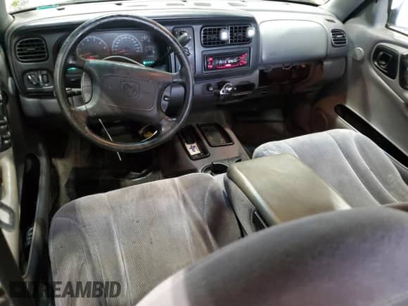 2000 Dodge Dakota Sport with VIN 1B7GL2AN1YS712433, listed as a Copart auction lot 61025395 with 211,801 mi miles and Salvage title. Bid and sale history available at DreamBid. Image 8.