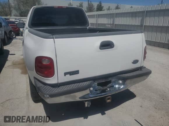 2000 Ford F-150 XL z VIN 1FTRX07LXYKA42551, wystawiony jako Copart lot #55891345 z przebiegiem Nie podano mil oraz Nie do naprawy • Non repairable. Historia ofert i sprzedaży dostępna na DreamBid. Obrazek 6.