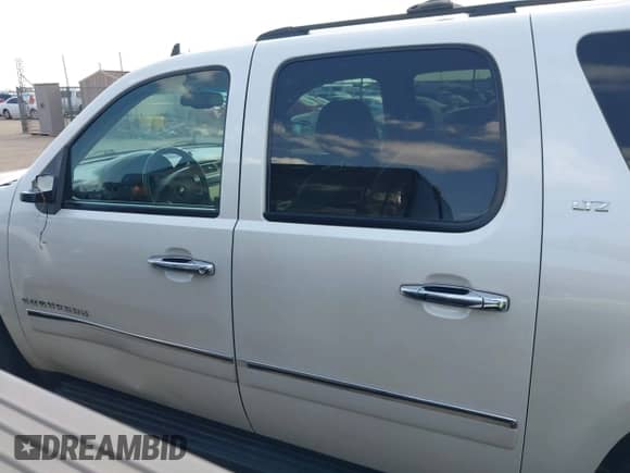 2010 Chevrolet Suburban LTZ с VIN 1GNUKKE31AR215594, выставлен на аукционе IAAI как лот 42776266 с пробегом 281 690 миль миль и . История ставок и продаж доступна на DreamBid. Изображение 14.