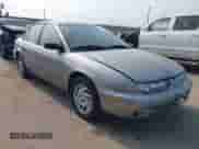 1999 Saturn SL z VIN 1G8ZK5274XZ319152, wystawiony jako IAAI lot #42315756 z przebiegiem Nie podano mil oraz . Historia ofert i sprzedaży dostępna na DreamBid. Obrazek 1.