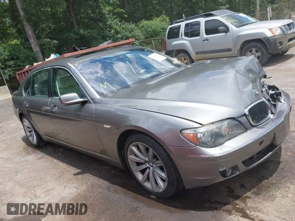 2007 BMW 7 Series 750Li z VIN WBAHN83537DT74855, wystawiony jako IAAI lot #42529689 z przebiegiem 113 217 mil mil oraz . Historia ofert i sprzedaży dostępna na DreamBid. Obrazek 1.