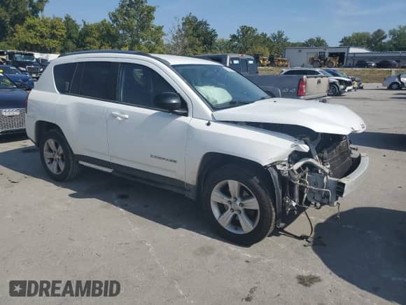 2014 Jeep Compass Sport с VIN 1C4NJCBB9ED587074, выставлен на аукционе Copart как лот 80352105 с пробегом 133 609 миль миль и Списание • Salvage title. История ставок и продаж доступна на DreamBid. Изображение 4.