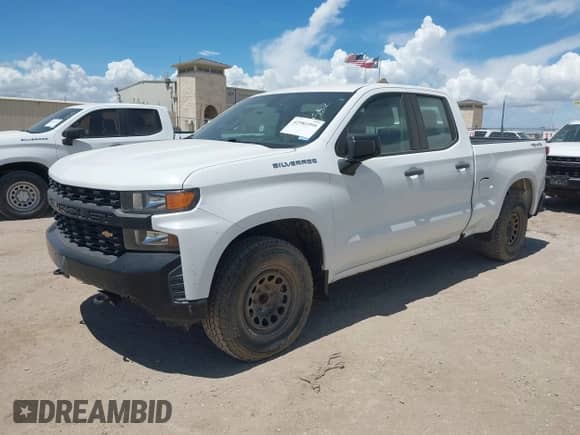 2020 Chevrolet Silverado 1500 Work Truck z VIN 1GCRYAEF6LZ179552, wystawiony jako IAAI lot #42981995 z przebiegiem 69 716 mil mil oraz . Historia ofert i sprzedaży dostępna na DreamBid. Obrazek 2.