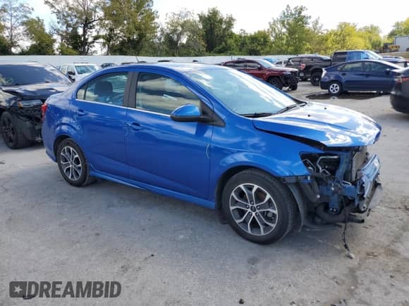 2020 Chevrolet Sonic LT z VIN 1G1JD5SB9L4108420, wystawiony jako Copart lot #81809075 z przebiegiem 52 958 mil mil oraz Szkoda całkowita • Salvage title. Historia ofert i sprzedaży dostępna na DreamBid. Obrazek 4.
