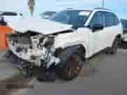 2025 Subaru Forester z VIN JF2SLDFC1SH439514, wystawiony jako IAAI lot #41323167 z przebiegiem 4 653 mil mil oraz . Historia ofert i sprzedaży dostępna na DreamBid. Obrazek 20.