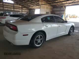 2011 Dodge Charger SE z VIN 2B3CL3CG7BH518363, wystawiony jako Copart lot #71609955 z przebiegiem 151 964 mil mil oraz Czysty tytuł • Clean title. Historia ofert i sprzedaży dostępna na DreamBid. Obrazek 3.