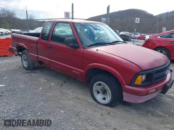 1995 Chevrolet S-10 LS с VIN 1GCCS1943S8209790, выставлен на аукционе IAAI как лот 41860636 с пробегом 158 707 миль миль и . История ставок и продаж доступна на DreamBid. Изображение 1.