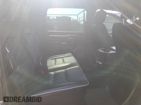 2025 Ram 1500 Laramie z VIN 1C6SRFJP1SN590350, wystawiony jako Copart lot #61554375 z przebiegiem 21 636 mil mil oraz Szkoda całkowita • Salvage title. Historia ofert i sprzedaży dostępna na DreamBid. Obrazek 10.