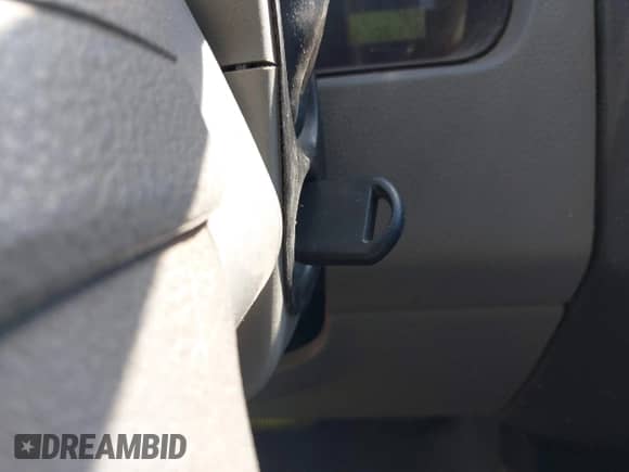 2005 Ford F-150 XLT z VIN 1FTRW12W05KE53916, wystawiony jako IAAI lot #43505117 z przebiegiem 210 647 mil mil oraz . Historia ofert i sprzedaży dostępna na DreamBid. Obrazek 11.